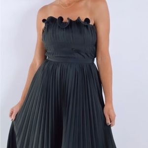 NWT  Moon river black pleated midi dress